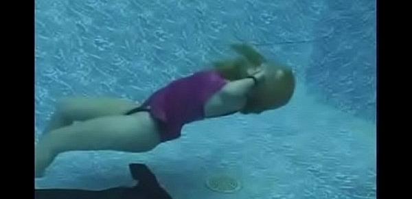  Mermaid Maggie Underwater